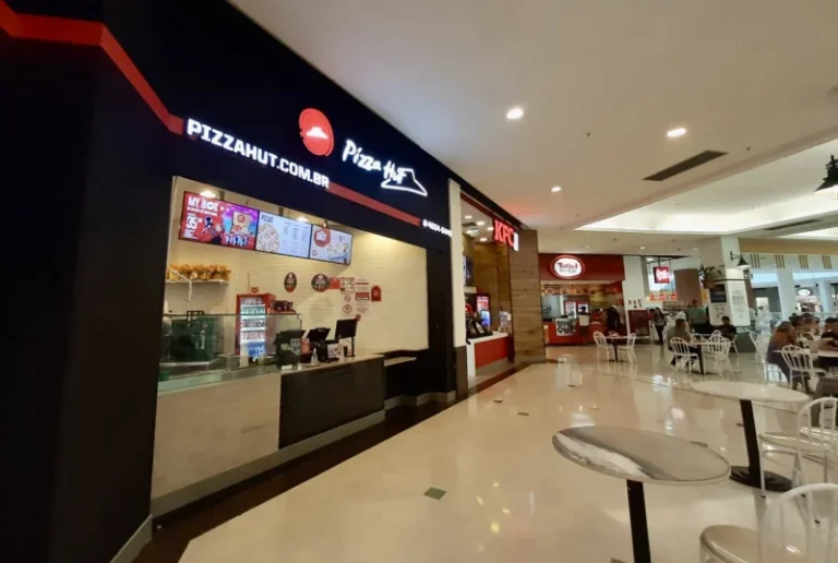 Shopping Praia de Belas praca de alimentacao 768x516