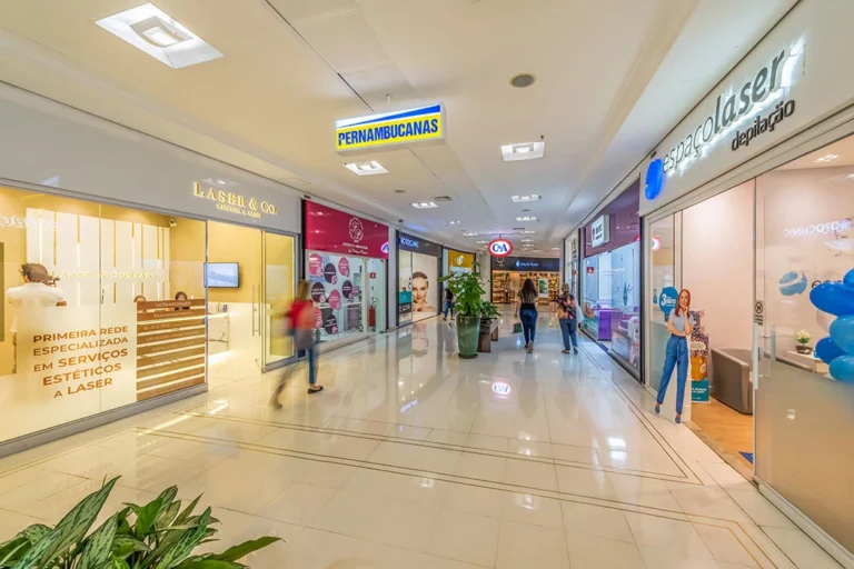 Shopping West Plaza interno 768x512