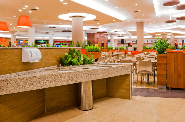 Shopping West Plaza praca de alimentacao