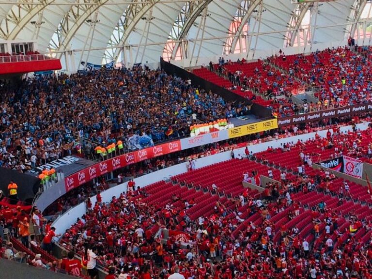 torcida visitante beira rio 768x576